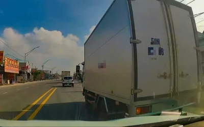 Phạt nguội xe khách không đóng cửa khi chạy, xe tải chuyển làn không an toàn từ phản ảnh của dân