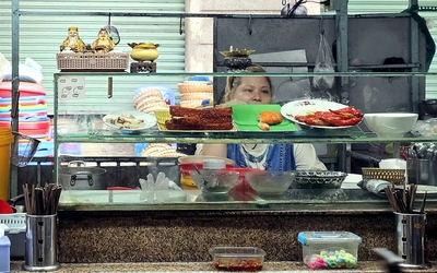 Hàng quán rục rịch tăng giá