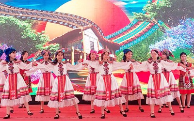 Xây trường nội trú, chăm lo việc học và đời sống cho học sinh vùng khó khăn