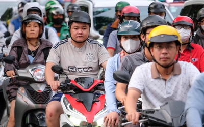 TP.HCM: Nghiên cứu giãn giờ làm, di dời trường học, bệnh viện khỏi trung tâm để giảm ùn tắc