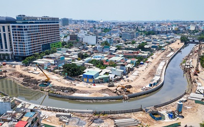 Dọc dự án rạch Xuyên Tâm: Nơi đang thi công nhộn nhịp, nơi um tùm cây cỏ