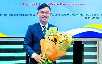 Bỏ công việc ngân hàng, thạc sĩ viết đơn xin nhập ngũ