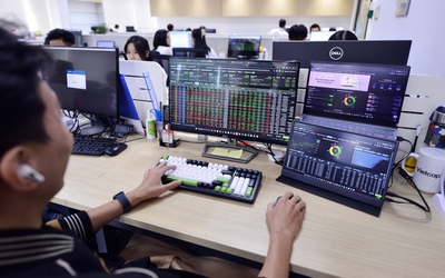 Chủ tịch Dragon Capital khuyên các nhà đầu tư tránh 'đọc báo, đặt lệnh ngay'