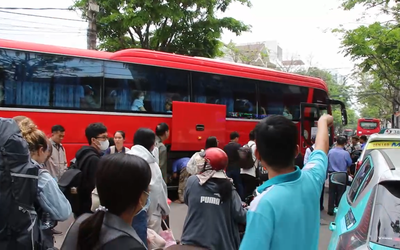 Ngành đường sắt 'tăng bo' khách qua cầu Ghềnh sau sự cố sà lan va chạm