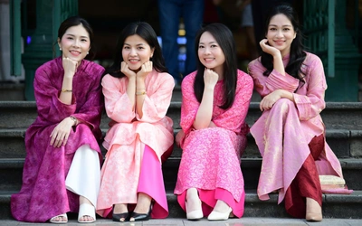 Áo dài không còn trong 'tủ kính bảo tàng'