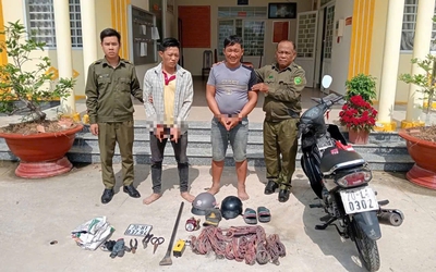 Bắt hai con nghiện chuyên đi cắt trộm dây điện trong trụ đèn đường