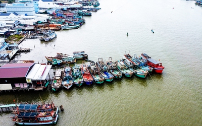 Ngư dân tìm cách giảm chi phí, bám biển