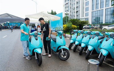 Miễn phí thuê, đổi pin 3 năm: Cú hích cho tài xế công nghệ chuyển sang xe điện