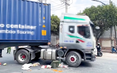 Giải cứu người phụ nữ đi xe đạp bị cuốn vào gầm xe container sau tai nạn ở TP.HCM