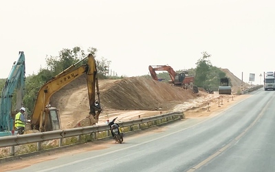 Vượt ‘bão giá’ và nắng nóng, đưa dự án mở rộng cao tốc Cam Lộ - La Sơn về đích đúng hẹn