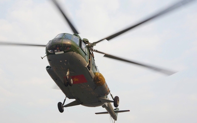 Cận cảnh bộ đội đặc công, không quân nhảy dù từ trực thăng