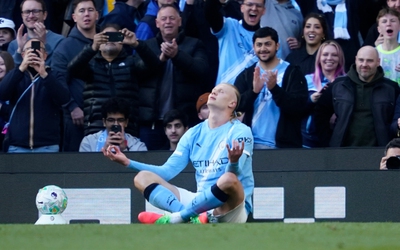 Gục ngã ở Etihad, Arsenal chỉ còn hơn Man City 3 điểm