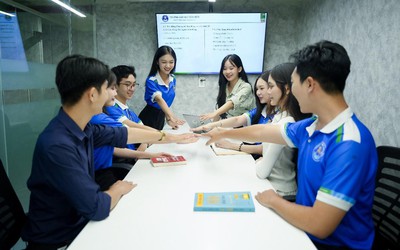 Xét học bạ, thêm cơ hội nhận học bổng cho thí sinh 2K8