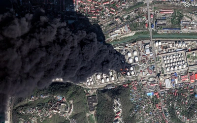 Mưa độc bao trùm thành phố Nga sau khi Ukraine tấn công làm cháy kho dầu