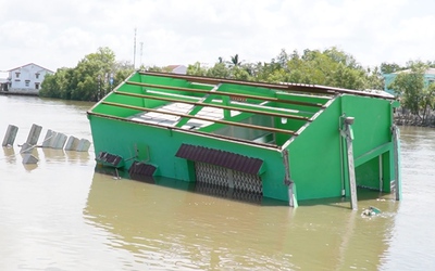 Hiện trường vụ sạt lở làm nhà dân trôi ra sông ở Cà Mau