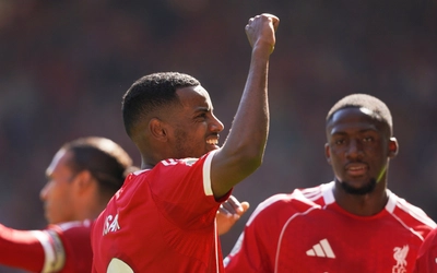 Ghi bàn thắng thiếu fair-play, Crystal Palace cũng không thể ngăn Liverpool vào top 4