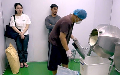 Bắt hai vợ chồng sản xuất thực phẩm chức năng giảm cân Emo's chứa chất cấm