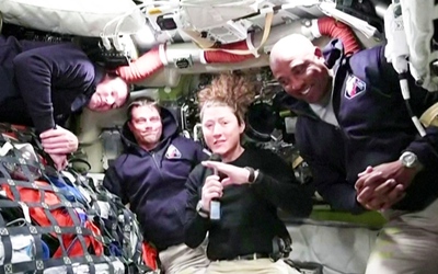 Bốn phi hành gia của sứ mệnh Artemis II lập kỷ lục mới, nhận lời chúc từ 'tiền bối' quá cố