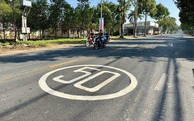 Cách làm hay, cần nhân rộng việc sơn giới hạn tốc độ lên mặt đường