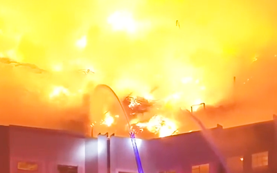 Kho giấy vệ sinh phục vụ 50 triệu người ở Mỹ chìm trong biển lửa, nghi bị phóng hỏa