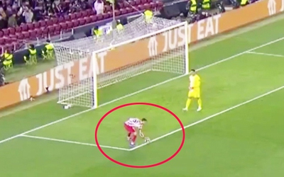 Dậy sóng vì cú bắt bóng trong vòng cấm Atletico Madrid của Pubill
