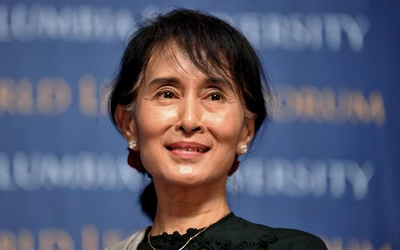 Myanmar công bố hình ảnh bà Aung San Suu Kyi rời nhà tù sang quản thúc tại gia
