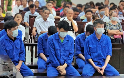 Đại án buôn lậu xăng dầu: Thêm nhiều chủ cây xăng, thuyền viên lãnh án