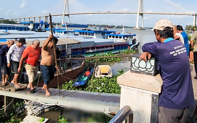Khám nghiệm hiện trường, điều tra vụ thi thể chưa rõ giới tính trôi trên sông tại Đồng Tháp