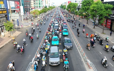 Ngày đầu áp dụng làn đảo chiều trên đường Cộng Hòa, xe cộ di chuyển ra sao?