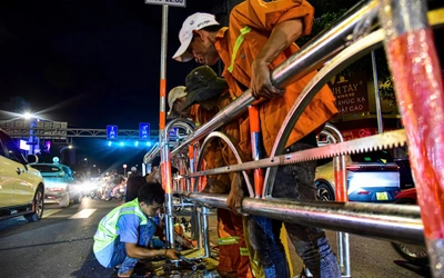TP.HCM lắp dải phân cách tự động dùng năng lượng mặt trời đầu tiên trên đường Cộng Hòa