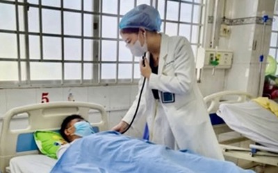Cứu sống nam thanh niên bị sốc phản vệ do bôi thuốc tê để phun xăm