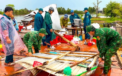 Lốc xoáy ở Cà Mau làm 5 căn nhà sập, 3 người bị thương