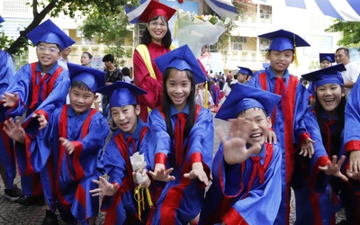 Hiệu trưởng ở TP.HCM trao 3 'chiếc chìa khóa' cho học sinh bước vào tương lai