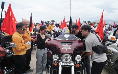 Ngắm dàn mô tô 'khủng' cả ngàn chiếc diễu hành trên cung đường biển Nha Trang