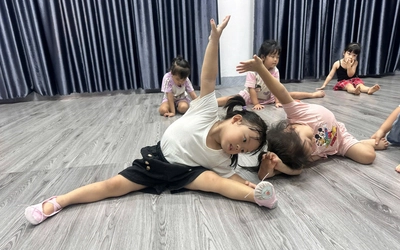 Hành trình cai nghiện game, mạng xã hội - Kỳ 5: Cha mẹ cai nghiện điện thoại trước rồi hãy dạy con