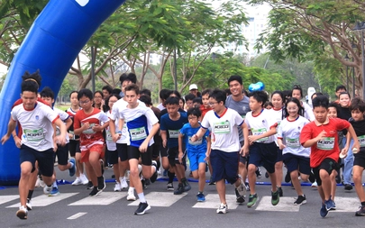 400 runner nhí tại TP.HCM cùng 'xỏ giày' chạy bộ