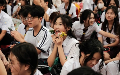 Lễ ra trường nhiều cảm xúc của 'thế hệ tiên phong' Minh Khai