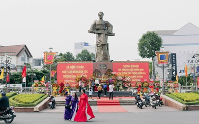 Về Đồng Tháp dự lễ giỗ Anh hùng dân tộc Trương Định