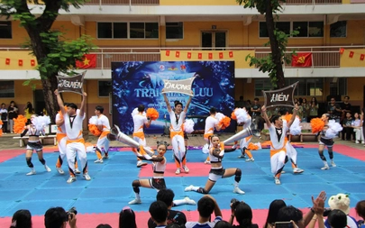 Teen khối 10 Trường THPT Nguyễn Thượng Hiền cùng vượt trạm tìm hiểu về trường