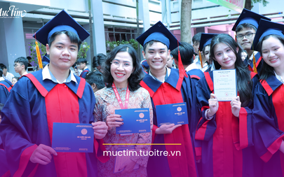 Học sinh Trường THPT Võ Văn Kiệt được cấp 'passport' vào lễ tri ân và trưởng thành