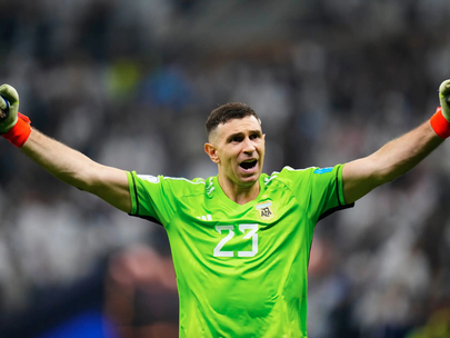 Chi tiết lạ trên ngón tay gãy của thủ môn Argentina ở chung kết World Cup