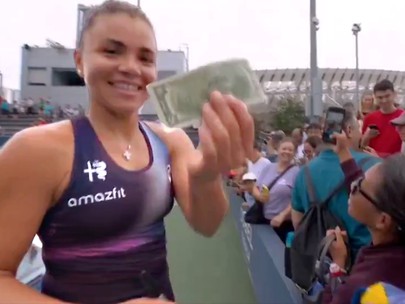 Sao quần vợt được fan tặng tờ 2 USD để ‘lấy hên’ ở US Open