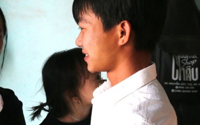'Làm chuyện ấy' với vợ chưa đủ 16 tuổi: Niềm vui vỡ òa khi người chồng được miễn chấp hành án