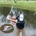Fan thót tim khi golfer bước xuống hồ cá sấu đánh bóng
