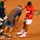 Djokovic giúp đối thủ, khán giả vỗ tay rần rần giữa đêm PSG bắn pháo hoa