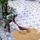 Shipper dọn đậu phộng giúp gia chủ khi trời mưa