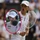 Swiatek gây cười với chiếc micro ‘siêu to khổng lồ’ tại Wimbledon