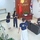 Nam nhân viên quê một cục với khách khi mặc váy nhảy đu trend