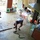 Người đàn ông tay không bắt rắn khủng bò vào nhà một nốt nhạc