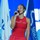 Nữ tay vợt Trung Quốc vừa nâng cúp vừa trổ tài... karaoke